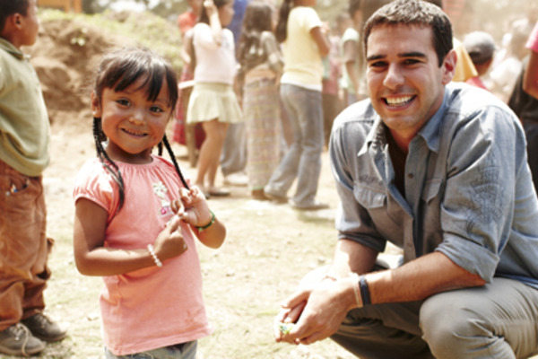 Адам Браун помог миллионам детей по всему миру. А история началась с маленького мальчика, который очень хотел карандаш, - источник