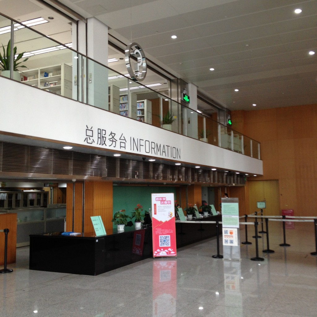 Некоторые работники говорят по-английски, поэтому с регистрацией проблем не возникло